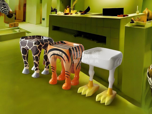 童话王国解码玻璃钢卡通动物凳的定制美学